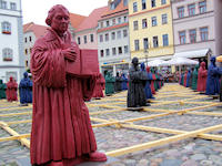 Impressionen vom Aufbau der Lutherbotschafter;auf des Vorschaubild klicken um das Bild anzuzeigen